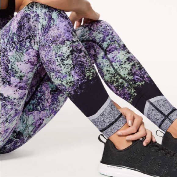 Lululemon Wunder Under Hi-Rise Leggings - Picture 4 of 10